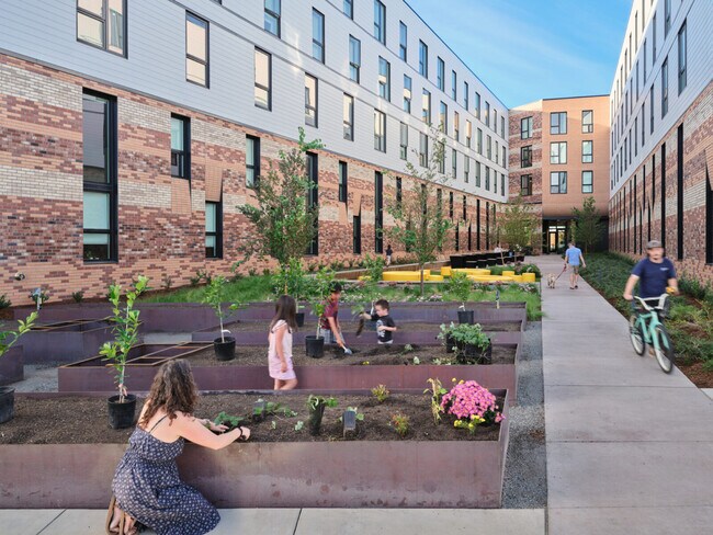 Foto del edificio - Hazel Ying Lee Apartments