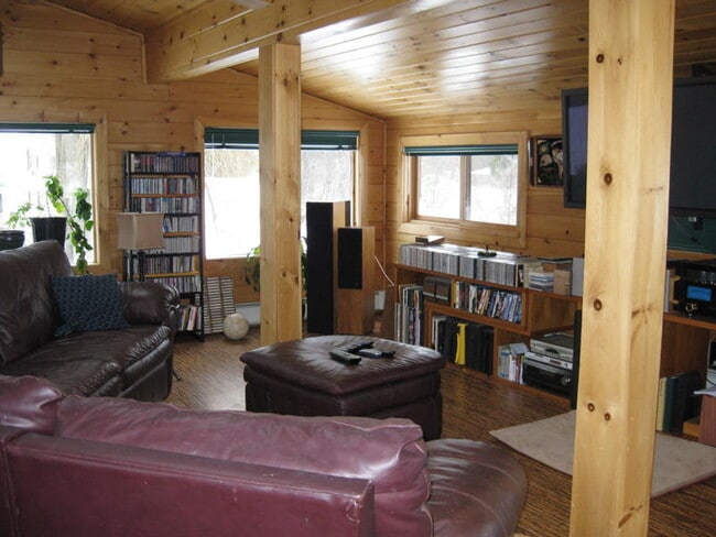 Building Photo - 27 Spruce Ln