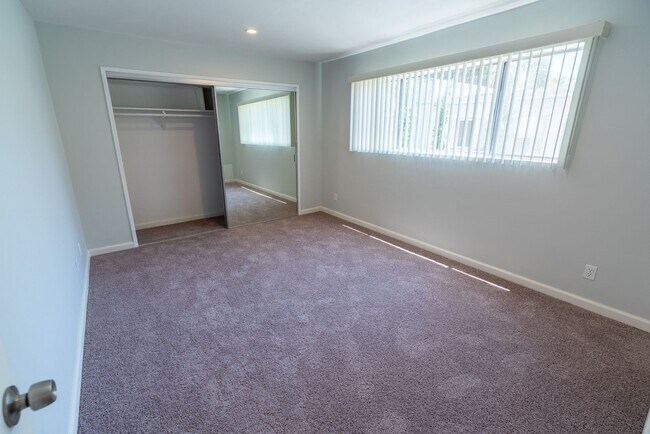 Interior Photo - 1635 North Martel Avenue