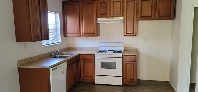 Building Photo - House for Rent!