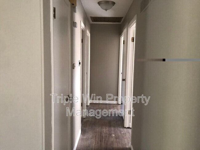 Building Photo - 11627 Petite Chalet Dr