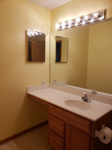 Building Photo - 4138 Oak Tree Ln