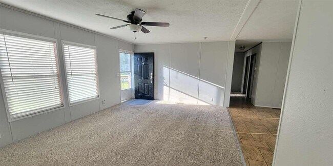 Foto del edificio - 405 Battlebell Rd