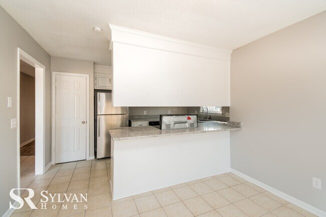 Building Photo - Charming 3BR 2BA home