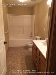 Building Photo - 915 NE Deer Creek Dr