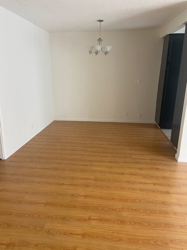 Foto del edificio - 541 N Kings Rd