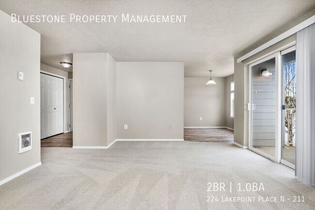 Foto del edificio - 224 Lakepoint Pl N