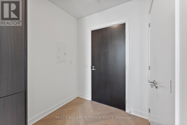Building Photo - 11-2911 Yorkville Ave