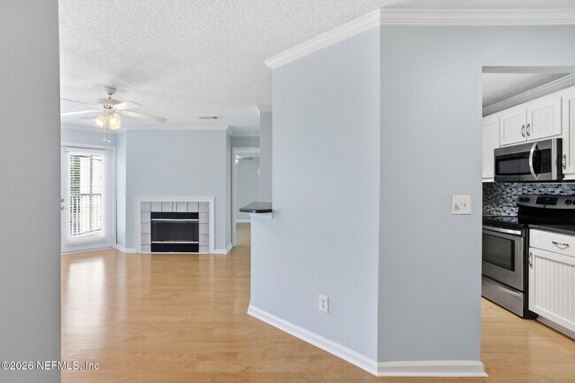 Building Photo - 400 Sandiron Cir
