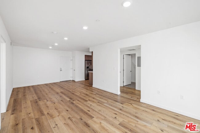 Foto del edificio - 5229 Willowcrest Ave