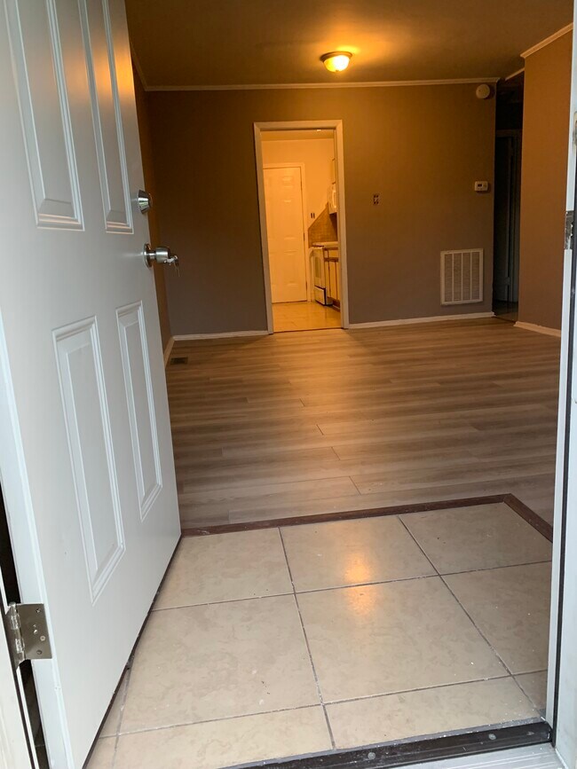 Living RM-1 - 3027 Columbus Cir
