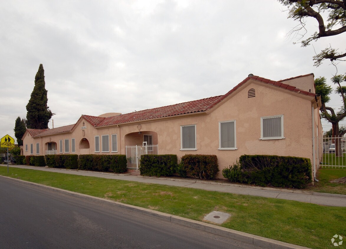 Primary Photo - *DO NOT USE*923-1015 E 79th St-HUD