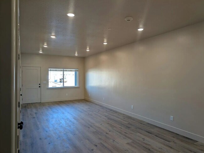 Foto del edificio - Modern 2 Bedroom Living in Ephraim – Sunrise Village – $1,385/mo