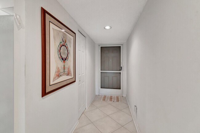 Foto del edificio - 15075 Witney Rd