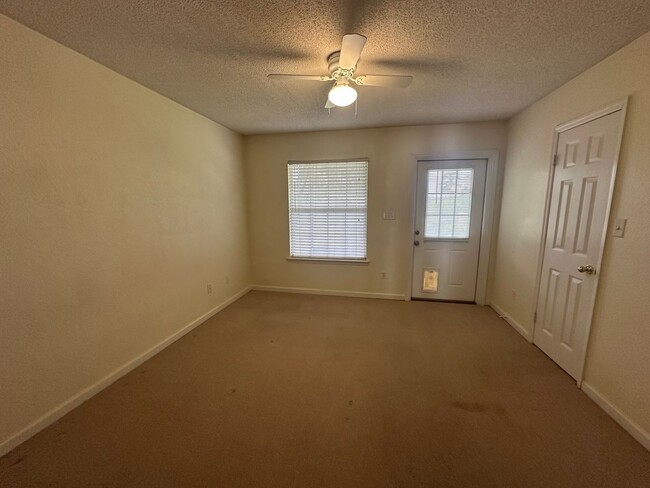 Building Photo - 4128 Castellan Dr