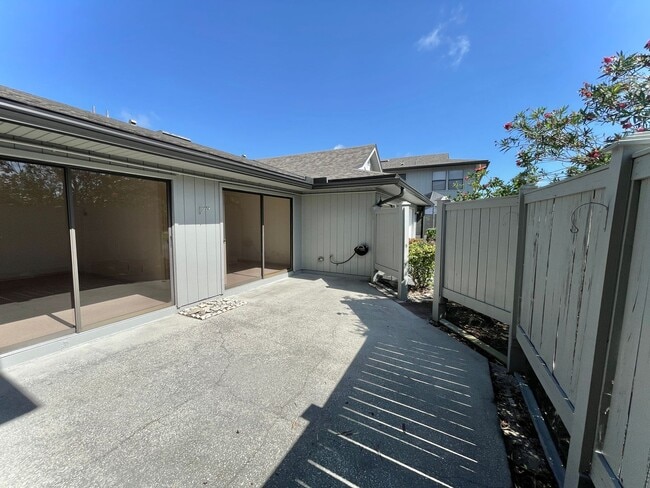 Building Photo - Unfurnished 2 BR condo Annual Rental in Ti...