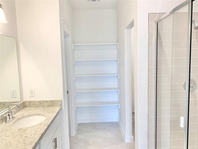 Foto del edificio - 126 Shackleton Dr