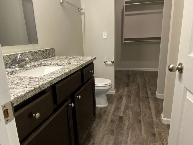 Foto del edificio - 412 S Longbranch Dr