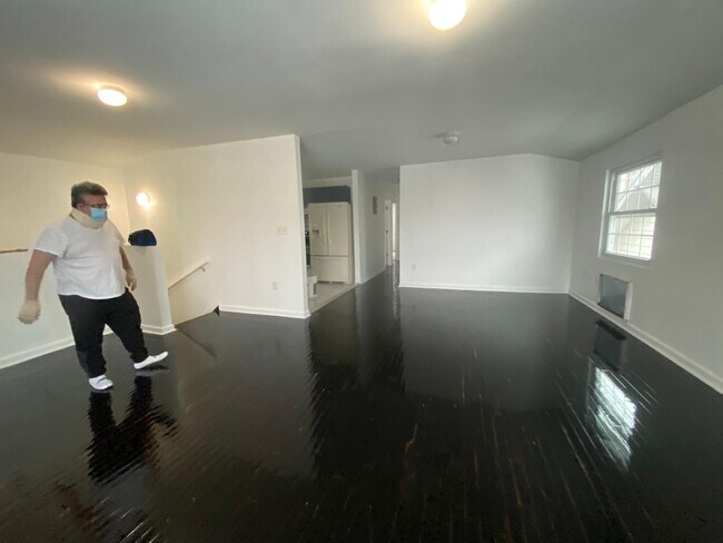 Building Photo - 512 Beach 67th St
