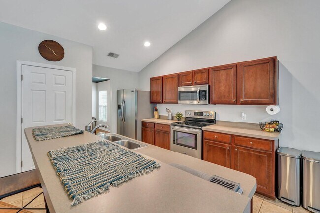 Foto del edificio - Privacy fenced back yard/ Desirable Hamilt...