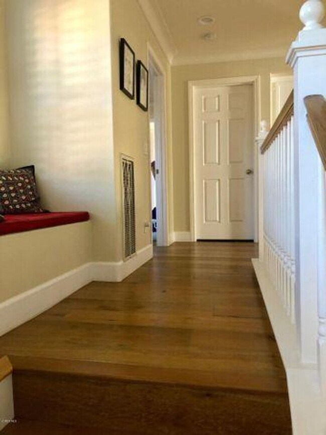 Foto del edificio - Thousand Oaks Meadow Wood Home. Wood Flooring (No Carpet). Near Lang Ranch Elementary