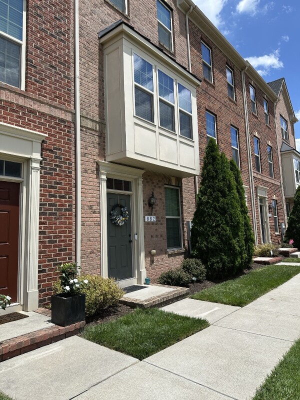 Foto principal - 882 S Macon St