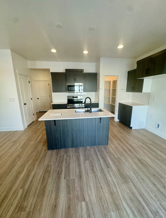 Foto principal - 5709 S Weehawken Ln
