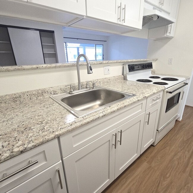 Building Photo - Renovated 2 Bedroom / 1 Bath in Kaneohe