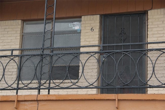 Foto del edificio - 2402 Berry St
