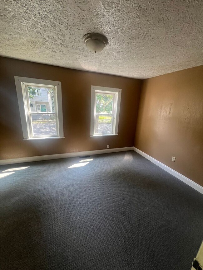 Foto del edificio - 704 W 4TH