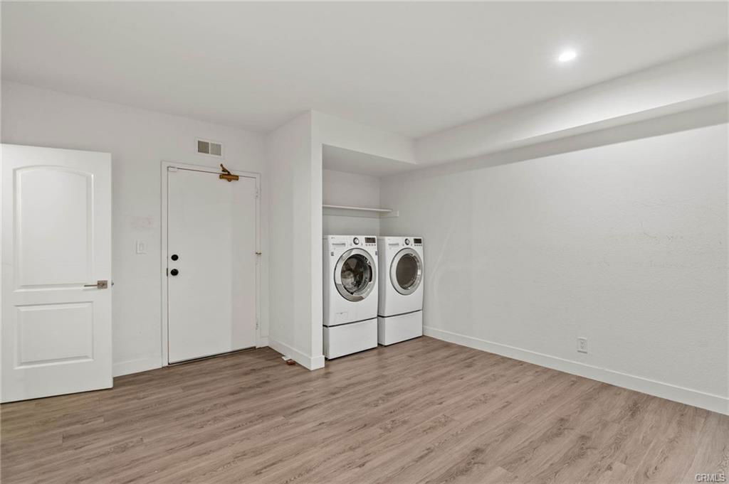 Foto principal - 5757 Owensmouth Ave