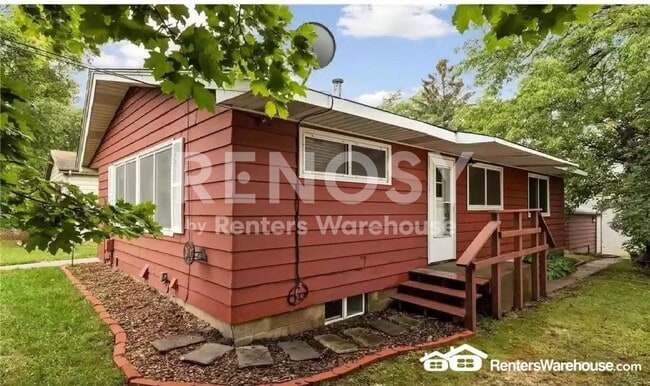 Building Photo - 3 Bedroom, 2 Bathroom Single Family home with a great location!