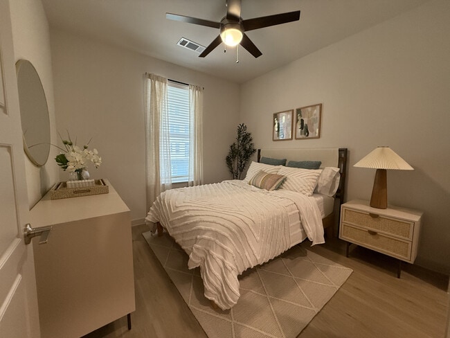 Foto del edificio - 1102 Treeta Trl