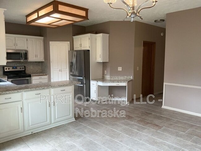 Building Photo - 1008 E Aberdeen Dr