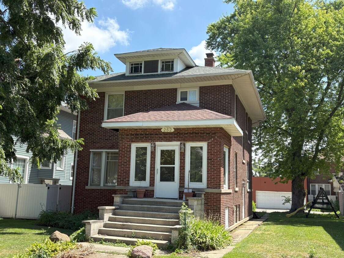 Foto principal - 252 N Raynor Ave
