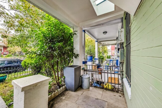 Foto del edificio - 1357 C St NE