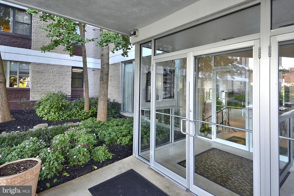 4600 Duke St Unit 714, Alexandria, VA 22304 Room for Rent in