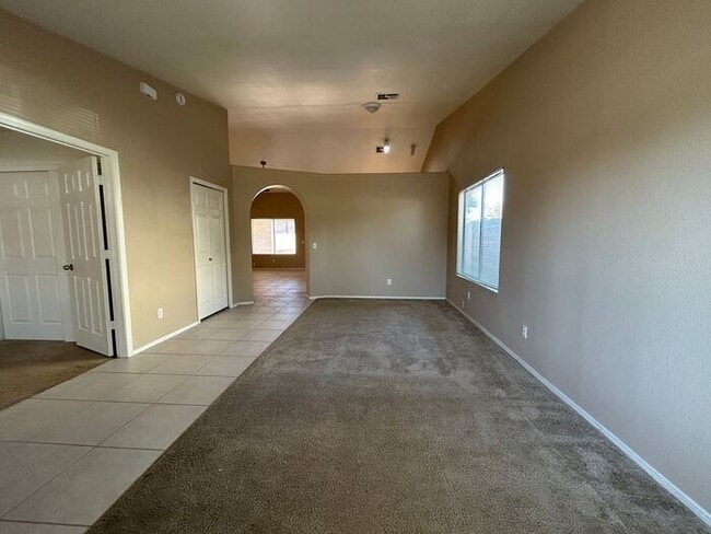 Building Photo - 5004 E Dartmouth St