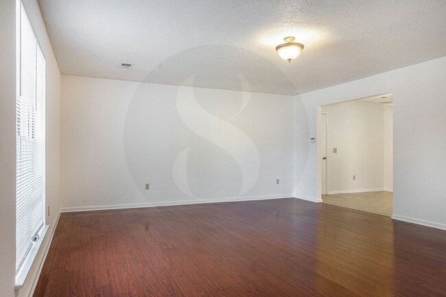 Building Photo - Spacious 4BR/2BA home in Lithonia!