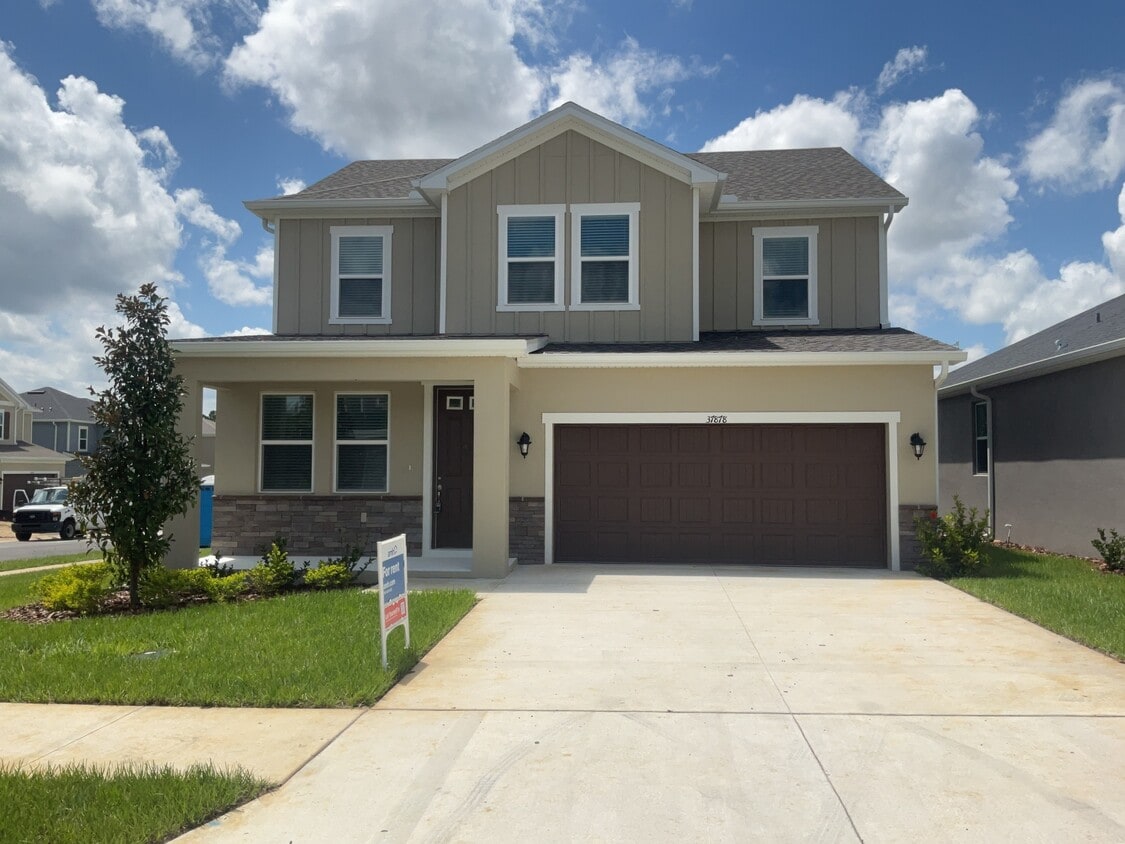 Primary Photo - 37878 Dusty Saddle Ln