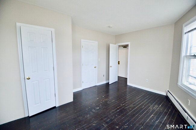 Building Photo - 2343 Barnum Ave