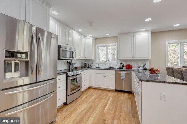 Building Photo - 1630 Maddux Ln