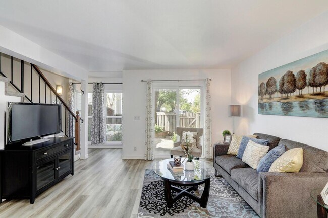 Building Photo - One bedroom townhome