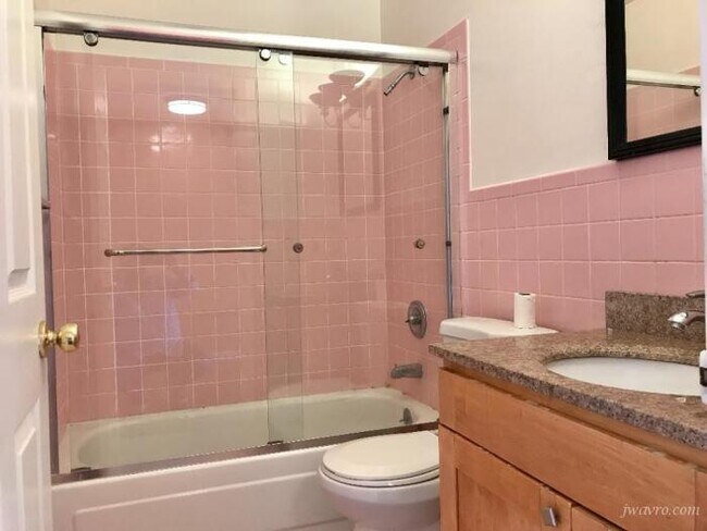 Building Photo - 3 bedroom in San Francisco CA 94112