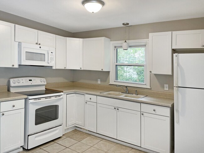 Building Photo - 6408 Spring Hill