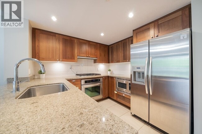 Building Photo - 9373 Hemlock Dr