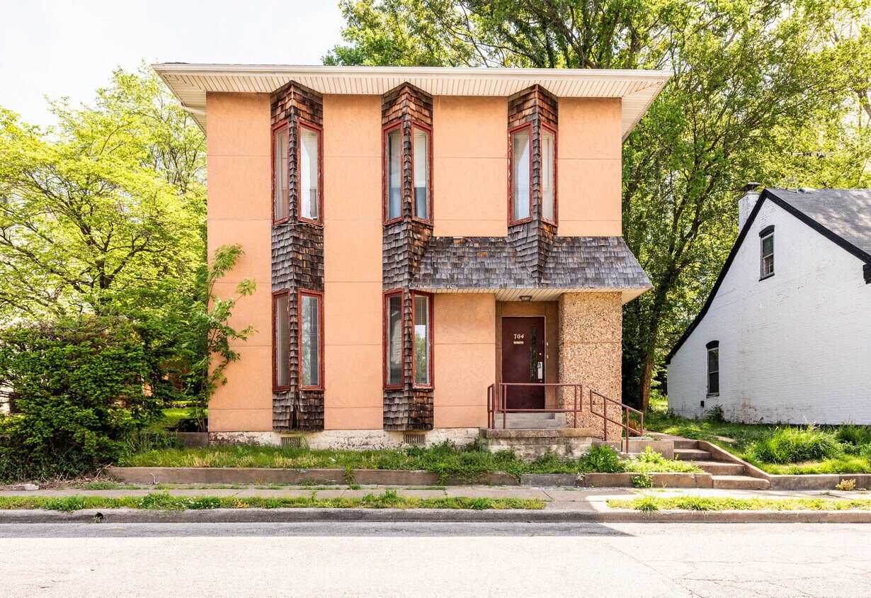 Primary Photo - 704 S High St