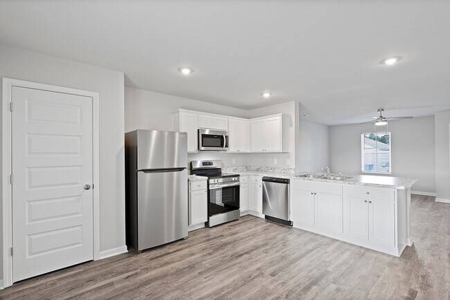 Foto del edificio - NEW CONSTRUCTION in SW Decatur!