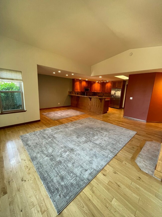 Building Photo - Stunning single-story Kala Point condo.