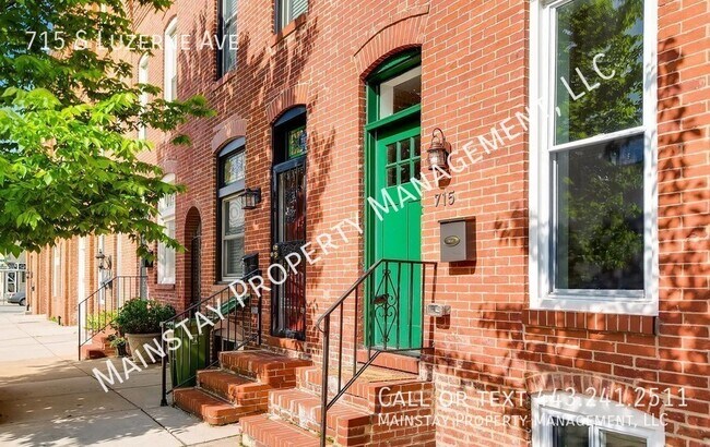 Foto del edificio - Fully renovated, light and bright row home...